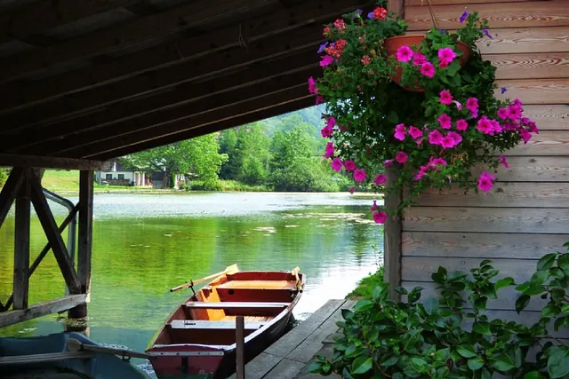 Ruderboot beim Forellenhof - Wieselmühle in Grünau im Almtal